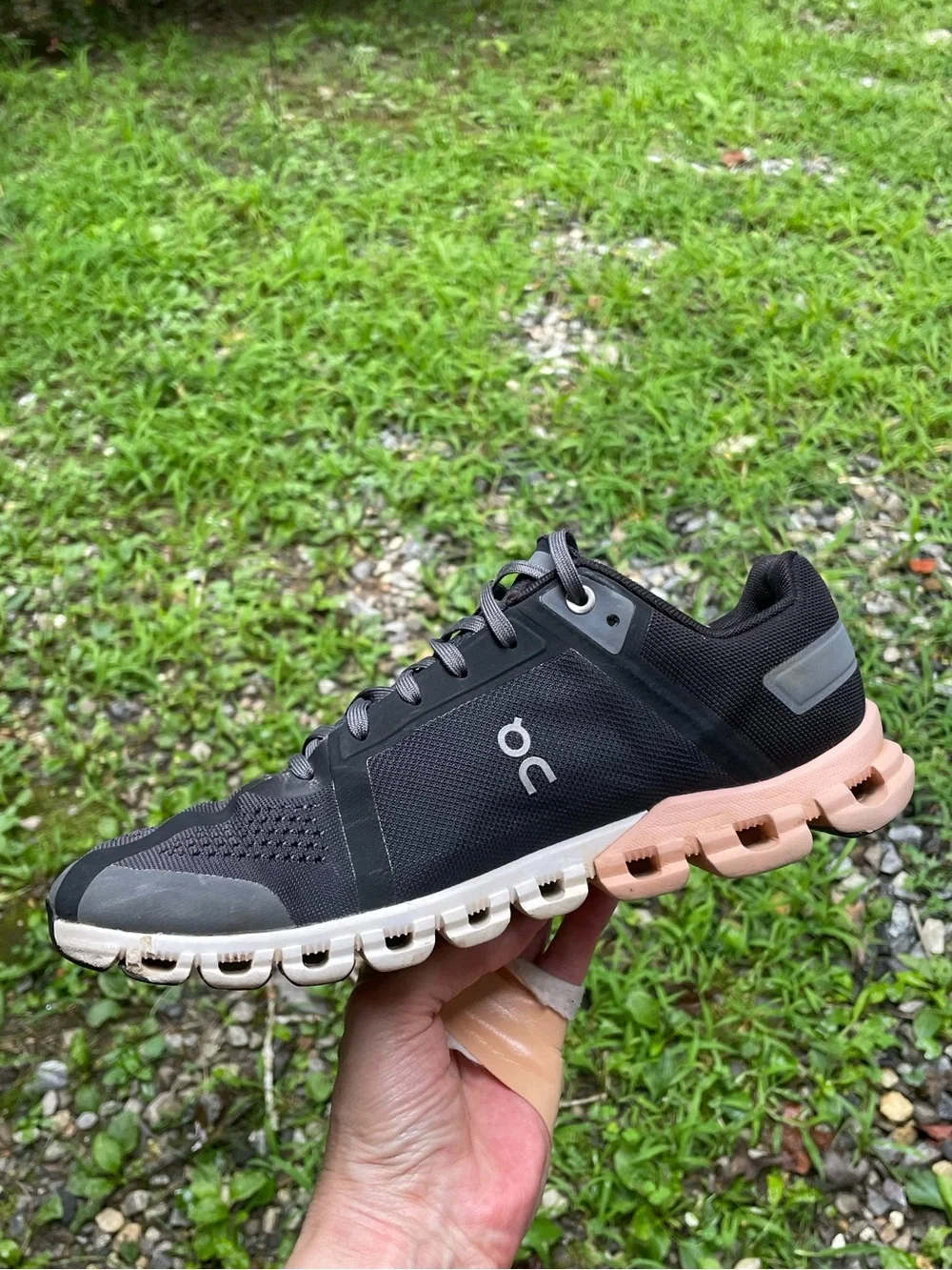 On CloudFlow Running Shoes Size 8.5